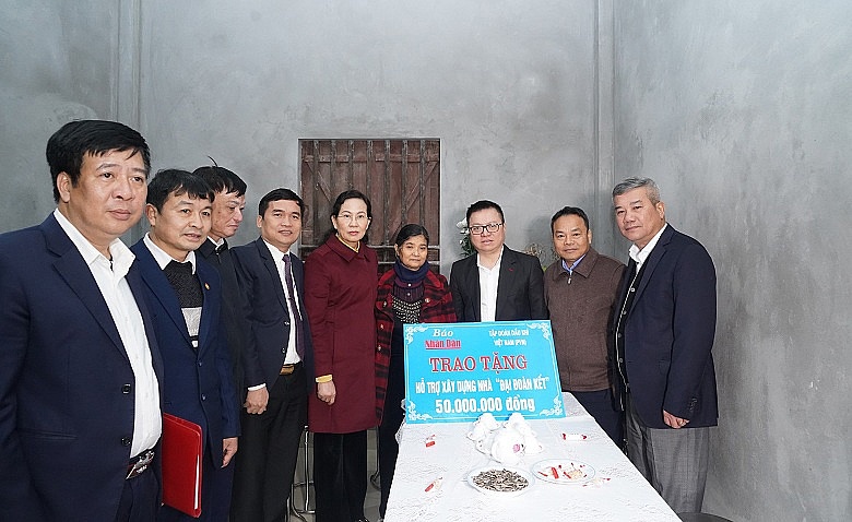 Petrovietnam trao hỗ trợ xây nhà đại đoàn kết tại tỉnh Hà Nam Petrovietnam trao hỗ trợ xây nhà đại đoàn kết tại tỉnh Hà Nam