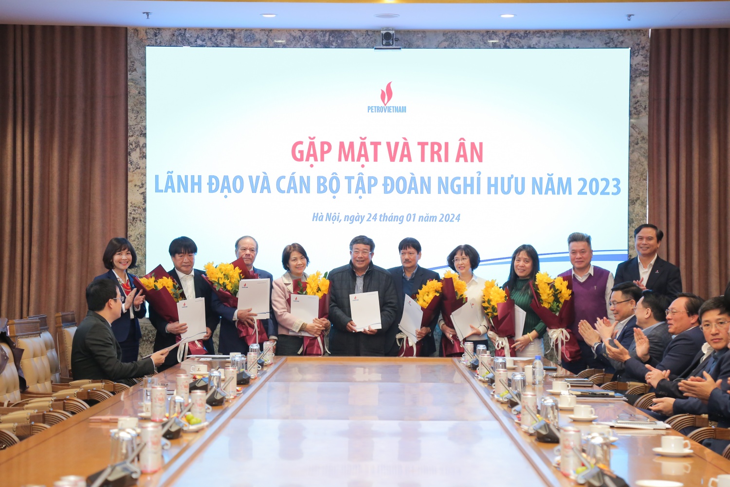 Petrovietnam tri ân các lãnh đạo, cán bộ nghỉ hưu năm 2023 Petrovietnam tri ân các lãnh đạo, cán bộ nghỉ hưu năm 2023