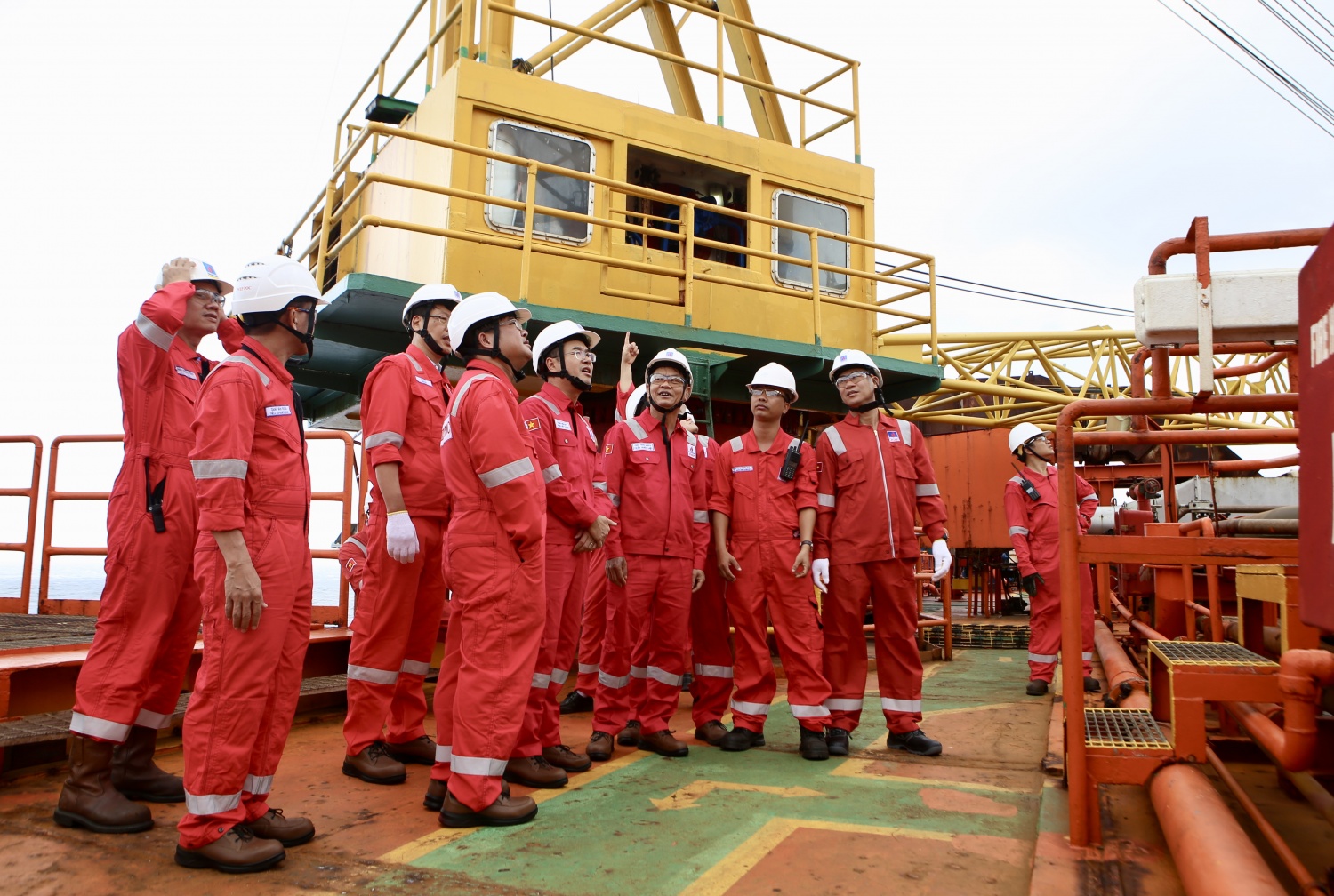 Giàn Đại Hùng hoàn thành thắng lợi nhiều mục tiêu Lãnh đạo PVEP thăm, động viên CBNV làm việc trên giàn Đại Hùng 01