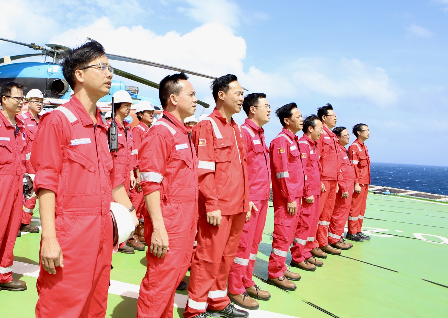 Giàn Đại Hùng hoàn thành thắng lợi nhiều mục tiêu Lãnh đạo PVEP thăm, động viên CBNV làm việc trên giàn Đại Hùng 01