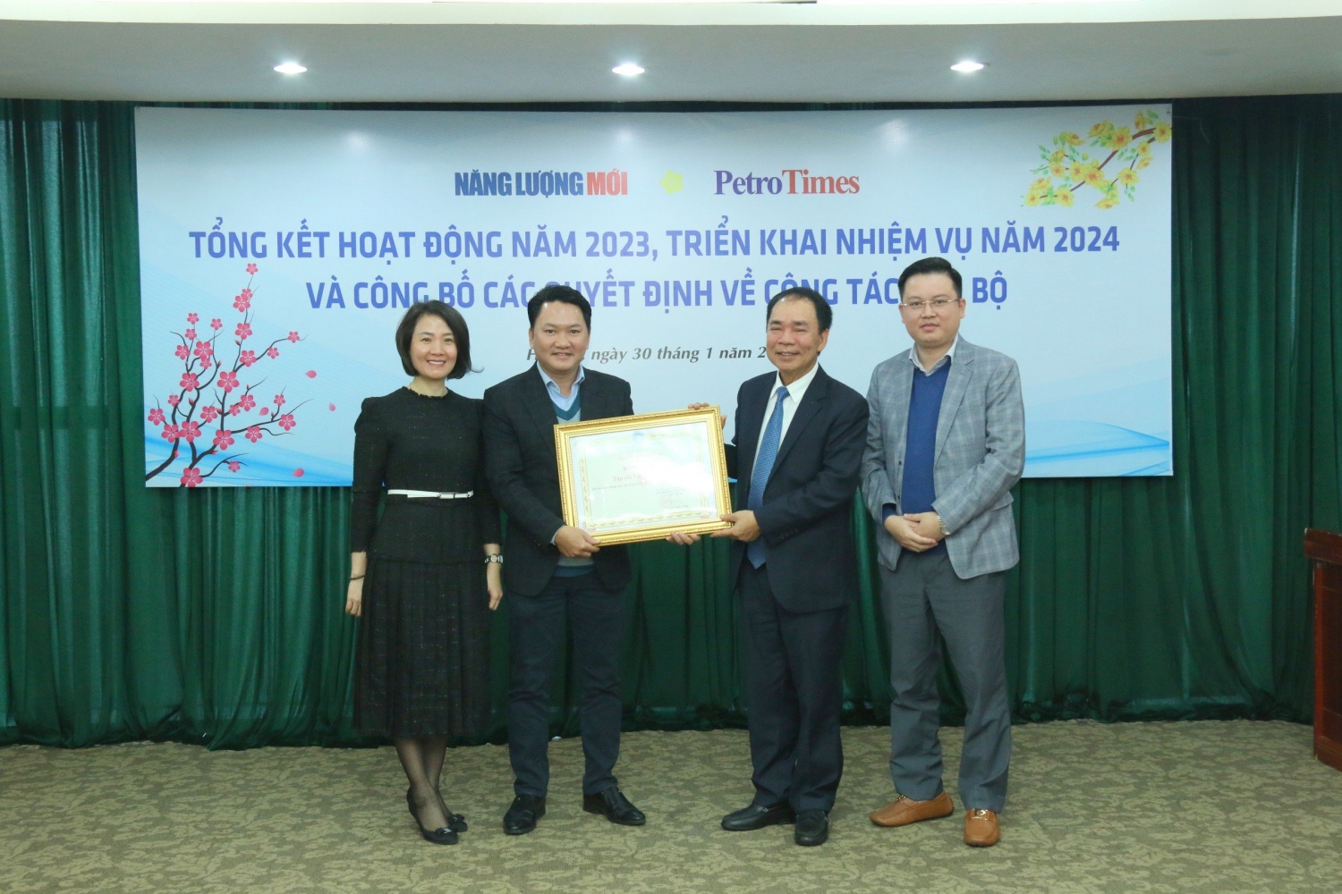 Tạp chí Năng lượng Mới - PetroTimes tổng kết hoạt động năm 2023, triển khai nhiệm vụ năm 2024 Tạp chí Năng lượng Mới - PetroTimes tổng kết hoạt động năm 2023, triển khai nhiệm vụ năm 2024