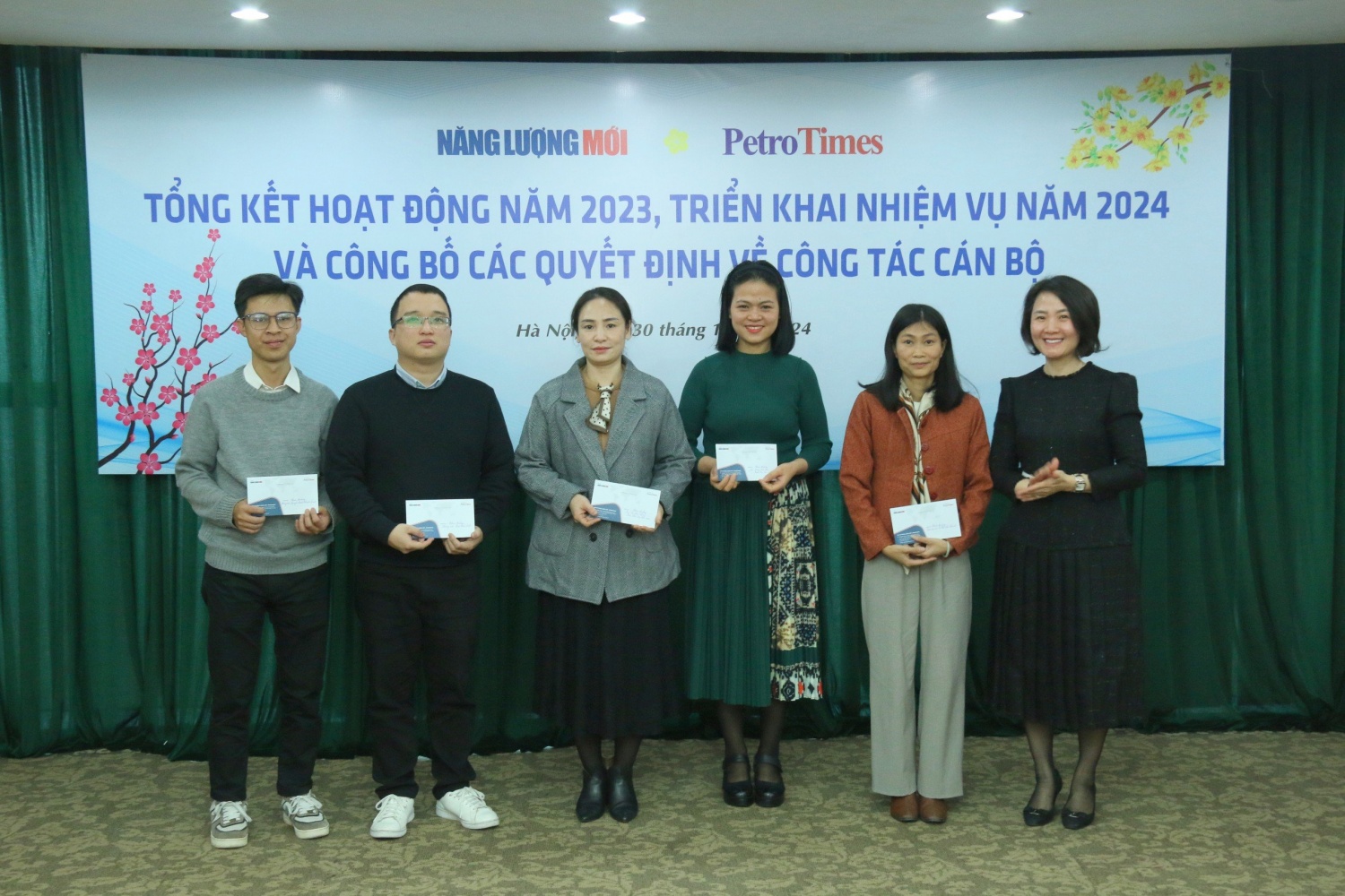 Tạp chí Năng lượng Mới - PetroTimes tổng kết hoạt động năm 2023, triển khai nhiệm vụ năm 2024 Tạp chí Năng lượng Mới - PetroTimes tổng kết hoạt động năm 2023, triển khai nhiệm vụ năm 2024