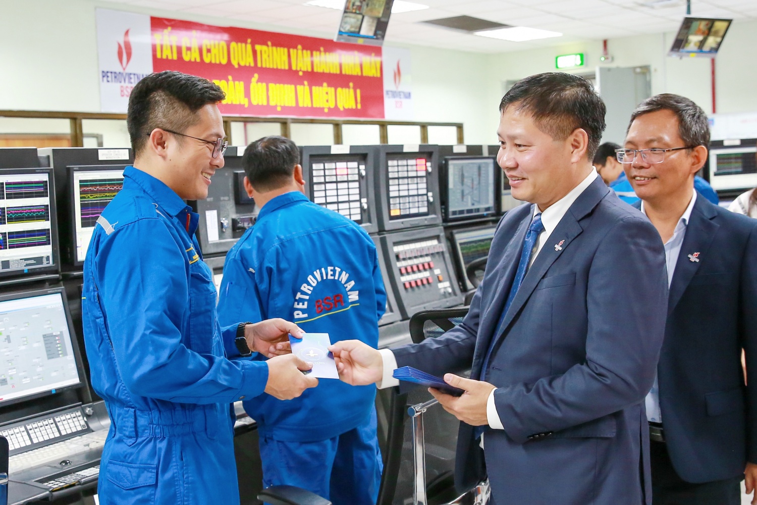 Đảm bảo tuyệt đối an ninh, an toàn cho NMLD Dung Quất trong dịp Tết Giáp Thìn Đảm bảo tuyệt đối an ninh, an toàn cho NMLD Dung Quất trong dịp Tết Giáp Thìn