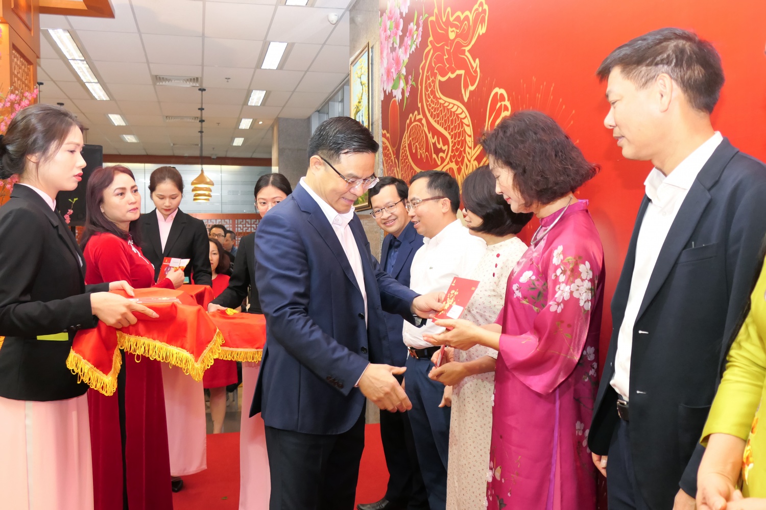 Petrovietnam gặp mặt Tân niên, đón Xuân Giáp Thìn 2024 Petrovietnam gặp mặt Tân niên, đón Xuân Giáp Thìn 2024