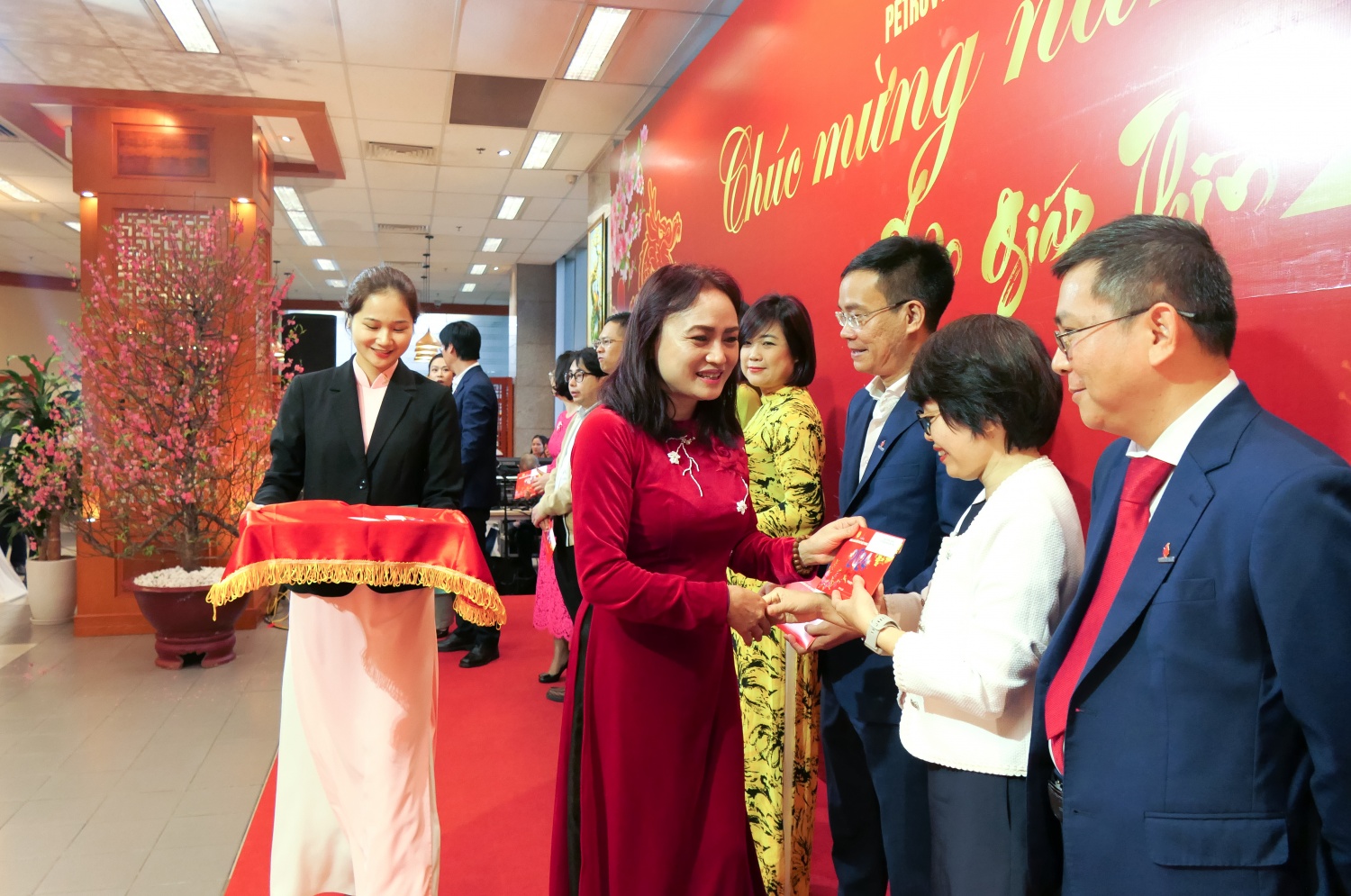 Petrovietnam gặp mặt Tân niên, đón Xuân Giáp Thìn 2024 Petrovietnam gặp mặt Tân niên, đón Xuân Giáp Thìn 2024