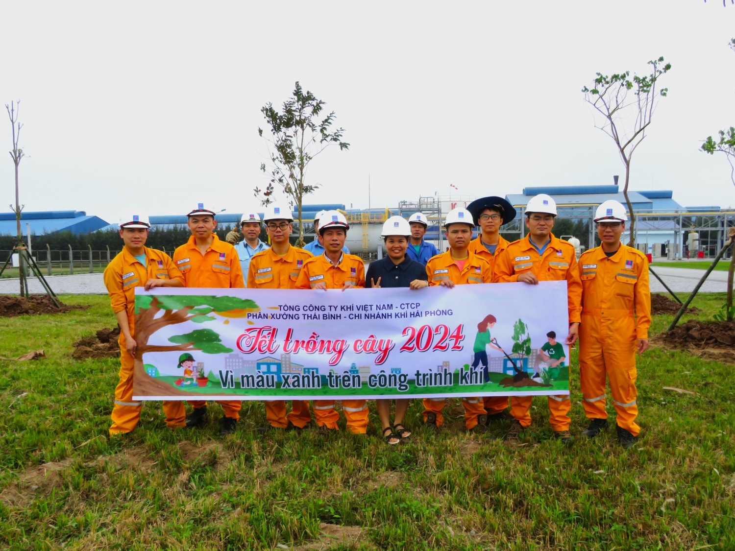 Hình 4. Tết trồng cây 2024 tại Phân xưởng Thái Bình Hình 4. Tết trồng cây 2024 tại Phân xưởng Thái Bình
