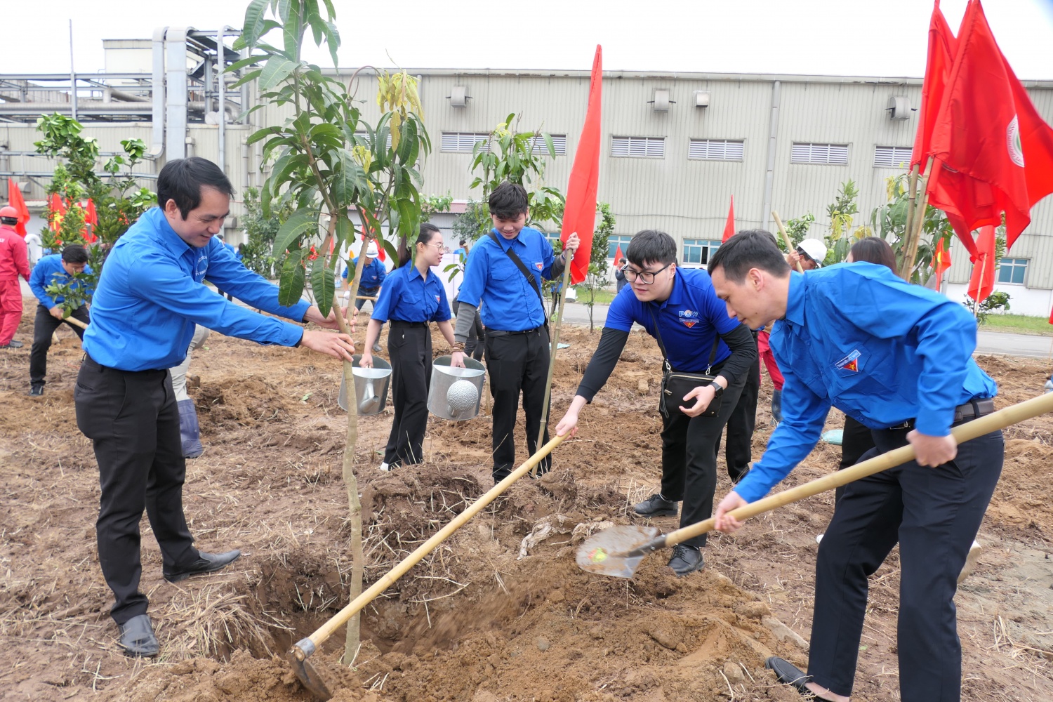 Tháng Thanh niên 2024: “Tuổi trẻ dầu khí xung kích tình nguyện vì cuộc sống cộng đồng” Tháng Thanh niên 2024: “Tuổi trẻ dầu khí xung kích tình nguyện vì cuộc sống cộng đồng”