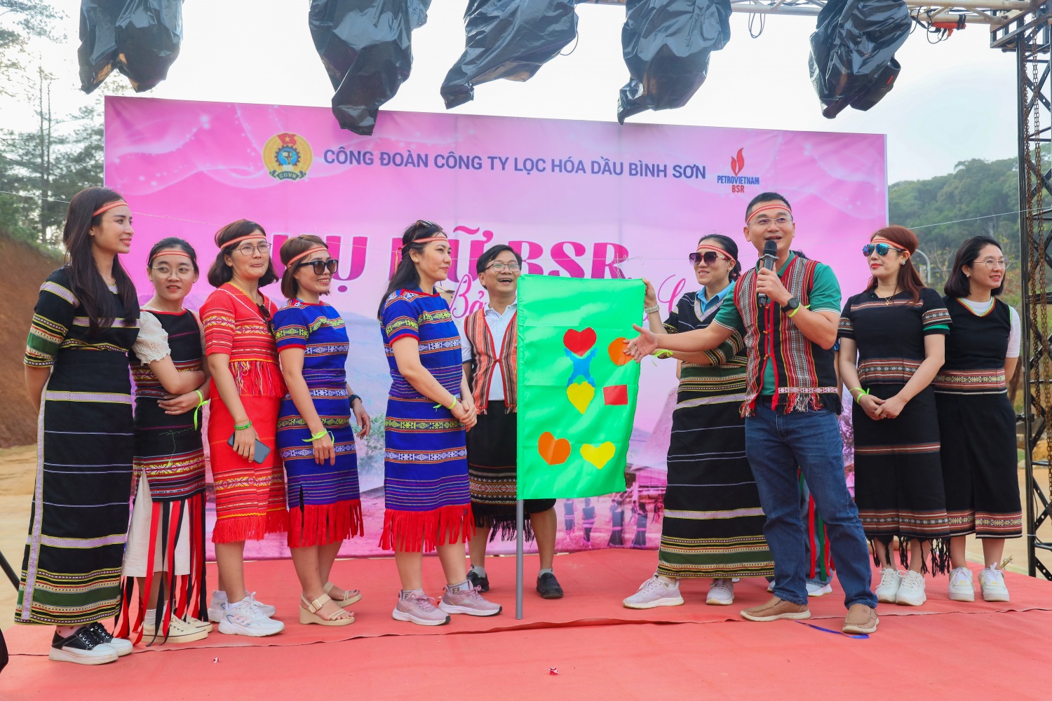 Phụ nữ BSR hoà mình cùng bản sắc văn hoá Tây Nguyên Phụ nữ BSR hoà mình cùng bản sắc văn hoá Tây Nguyên