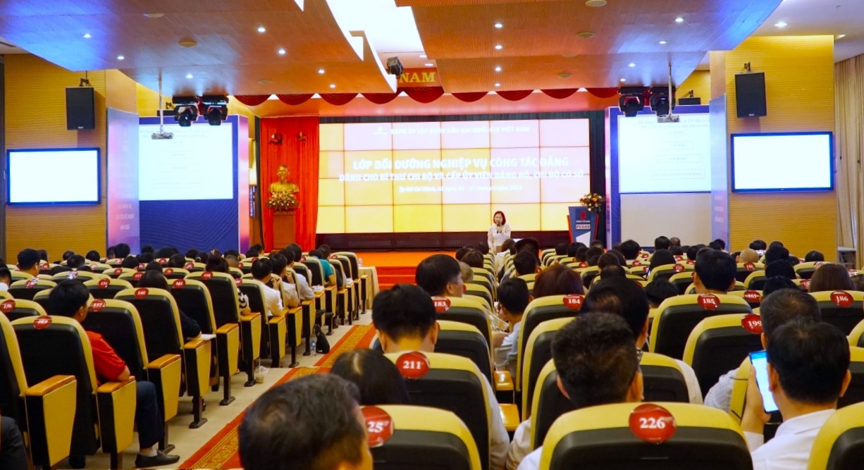 Đảng ủy Tập đoàn tổ chức lớp bồi dưỡng nghiệp vụ công tác Đảng cho Bí thư Chi bộ và cấp ủy viên cơ sở Đảng ủy Tập đoàn tổ chức lớp bồi dưỡng nghiệp vụ công tác Đảng cho Bí thư Chi bộ và cấp ủy viên cơ sở