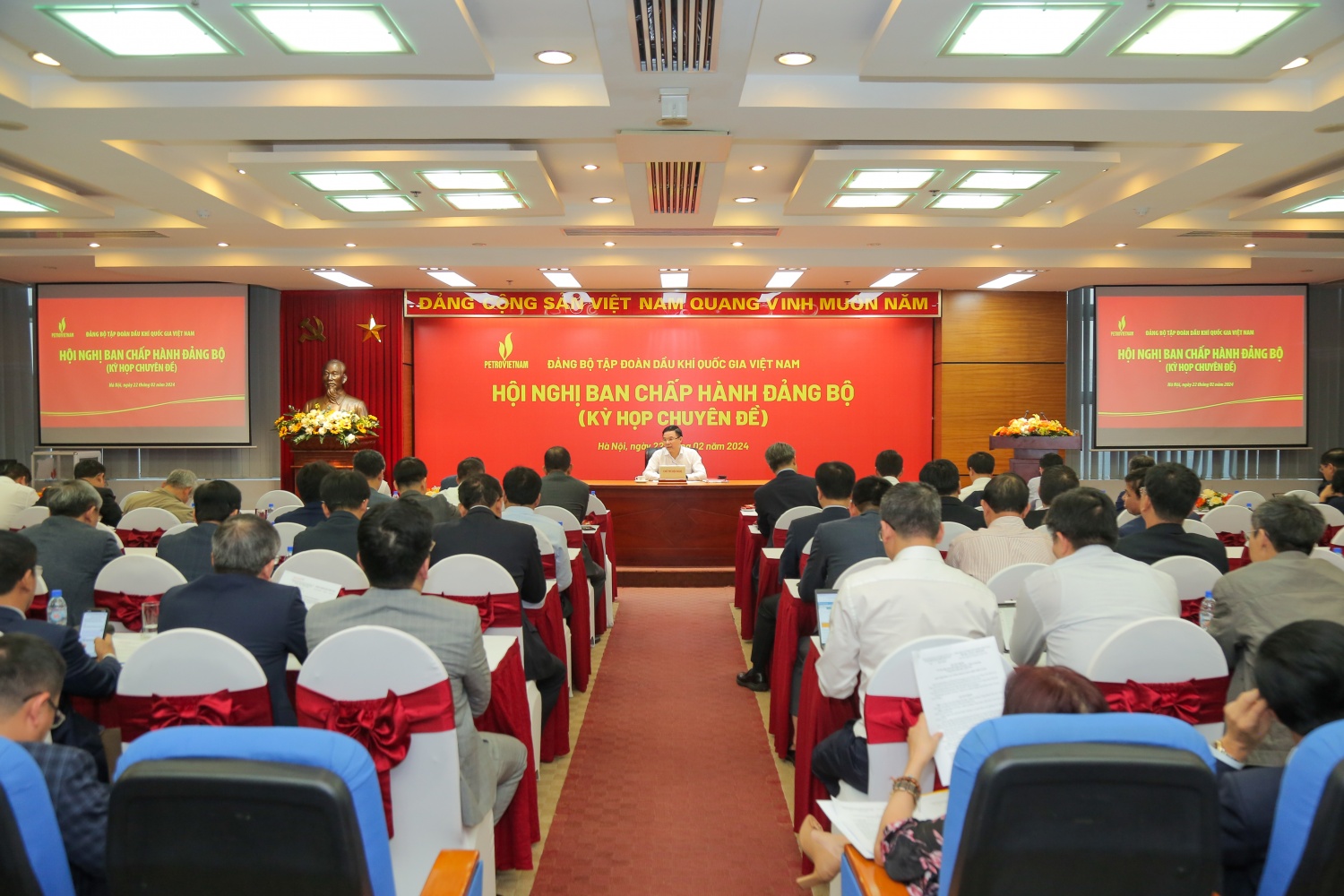 Phát triển Tập đoàn Dầu khí Quốc gia Việt Nam trở thành Tập đoàn Công nghiệp - Năng lượng hàng đầu đất nước Phát triển Tập đoàn Dầu khí Quốc gia Việt Nam trở thành Tập đoàn Công nghiệp - Năng lượng hàng đầu đất nước