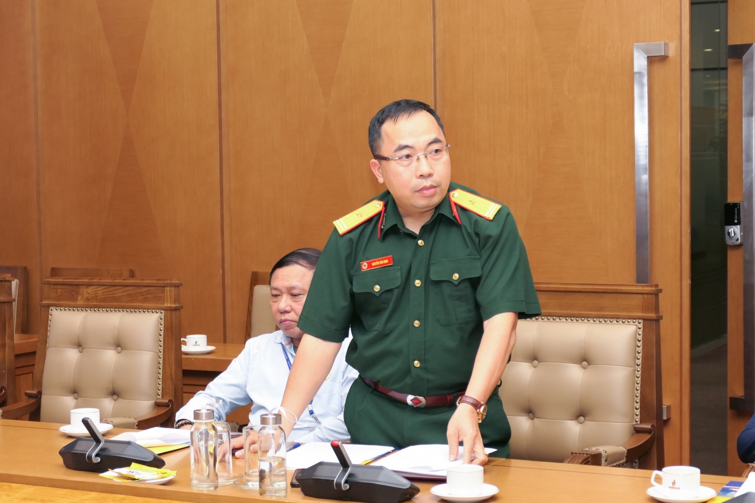 Đại diện các tổ chức đoàn thể đã trao đổi, thảo luận, góp ý về các nội dung trong báo cáo sơ kết Đại diện các tổ chức đoàn thể đã trao đổi, thảo luận, góp ý về các nội dung trong báo cáo sơ kết