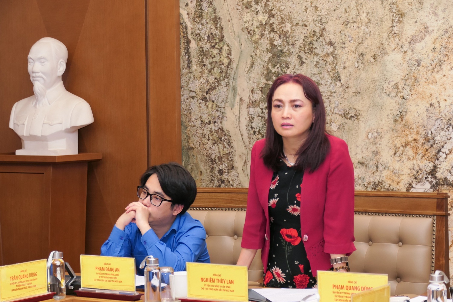 đồng chí Nghiêm Thùy Lan - Ủy viên Ban Thường vụ, Chủ tịch CĐ DKVN phát biểu tại hội nghị đồng chí Nghiêm Thùy Lan - Ủy viên Ban Thường vụ, Chủ tịch CĐ DKVN phát biểu tại hội nghị