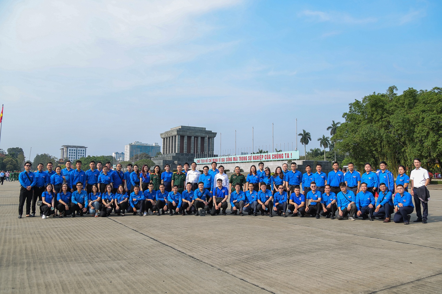 Đoàn Thanh niên Tập đoàn viếng Lăng Chủ tịch Hồ Chí Minh