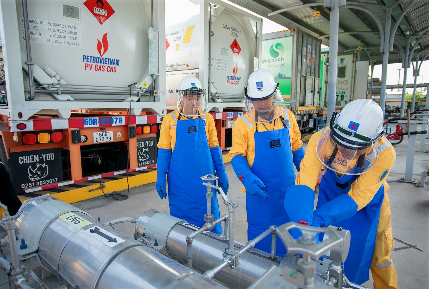 Công tác chuẩn bị cấp khí LNG cho khách hàng