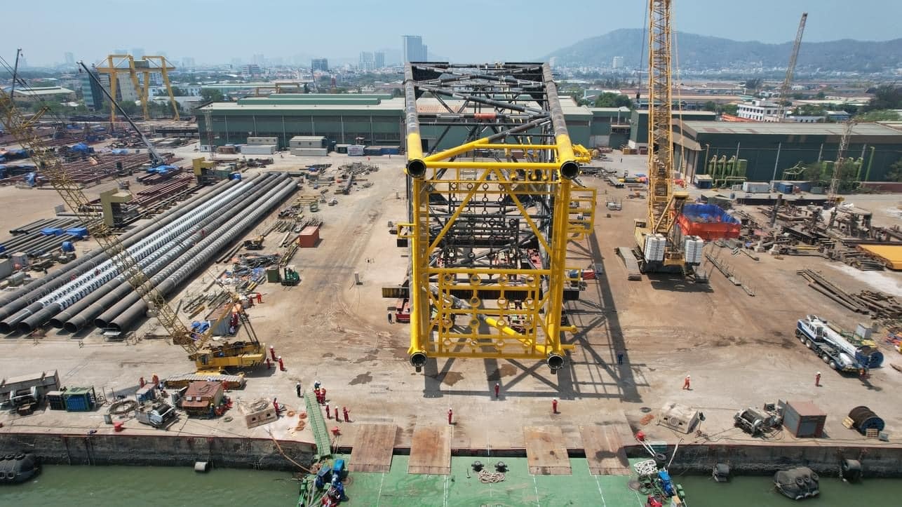 Hạ thủy thành công chân đế KTN - dự án phát triển mỏ KNT-KTN Hạ thủy thành công chân đế KTN - dự án phát triển mỏ Kình Ngư Trắng - Kình Ngư Trắng Nam