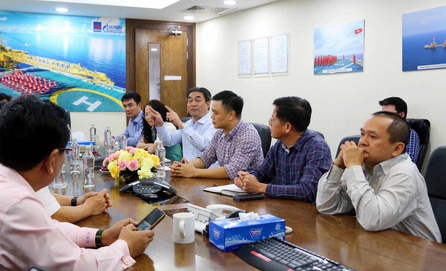 Đoàn công tác Hội DKVN làm việc với PQPOC, BIENDONG POC Đoàn công tác Hội DKVN làm việc với PQPOC, BIENDONG POC