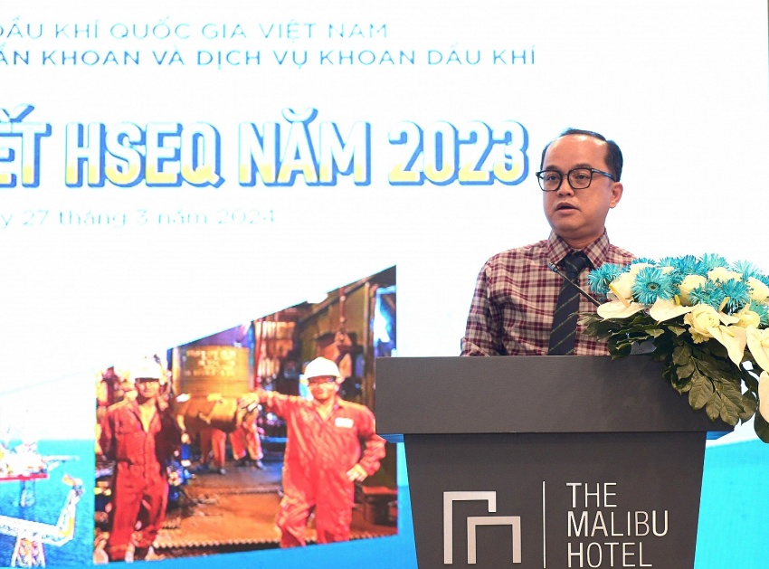 Ông Đinh Quang Nhựt - Phó Tổng giám đốc, phụ trách công tác HSEQ phát biểu khai mạc. Ông Đinh Quang Nhựt - Phó Tổng giám đốc, phụ trách công tác HSEQ phát biểu khai mạc.