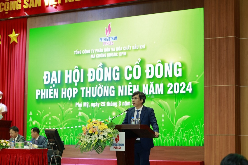 Ông Nguyễn Ngọc Anh báo cáo tại phiên họp Ông Nguyễn Ngọc Anh báo cáo tại phiên họp
