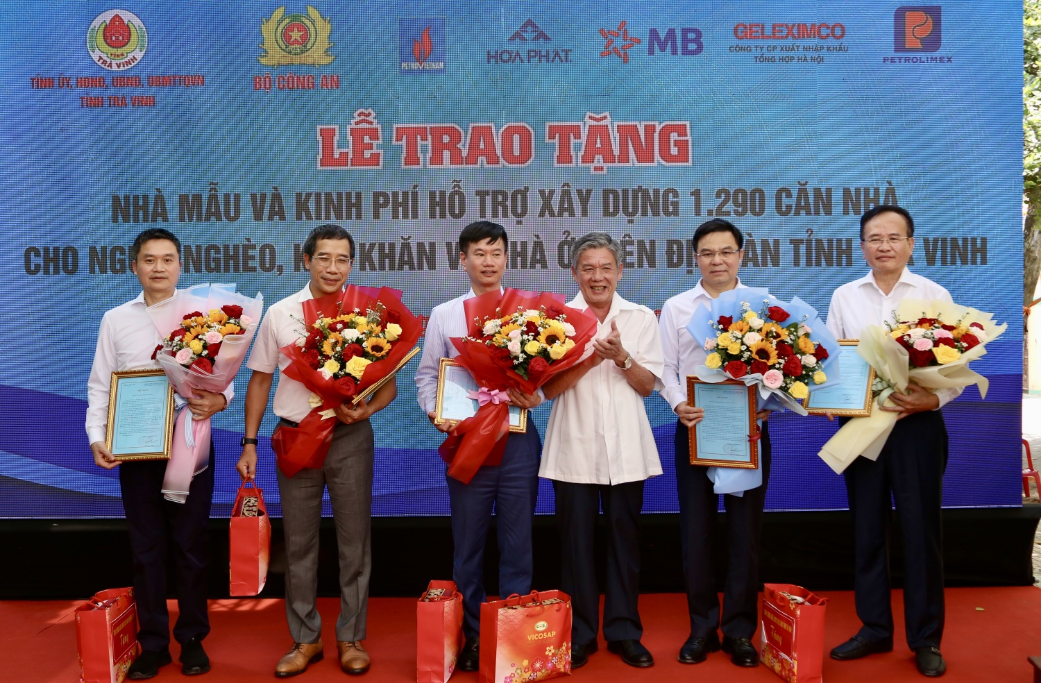 Petrovietnam tài trợ xây dựng 400 căn nhà cho người nghèo tại tỉnh Trà Vinh