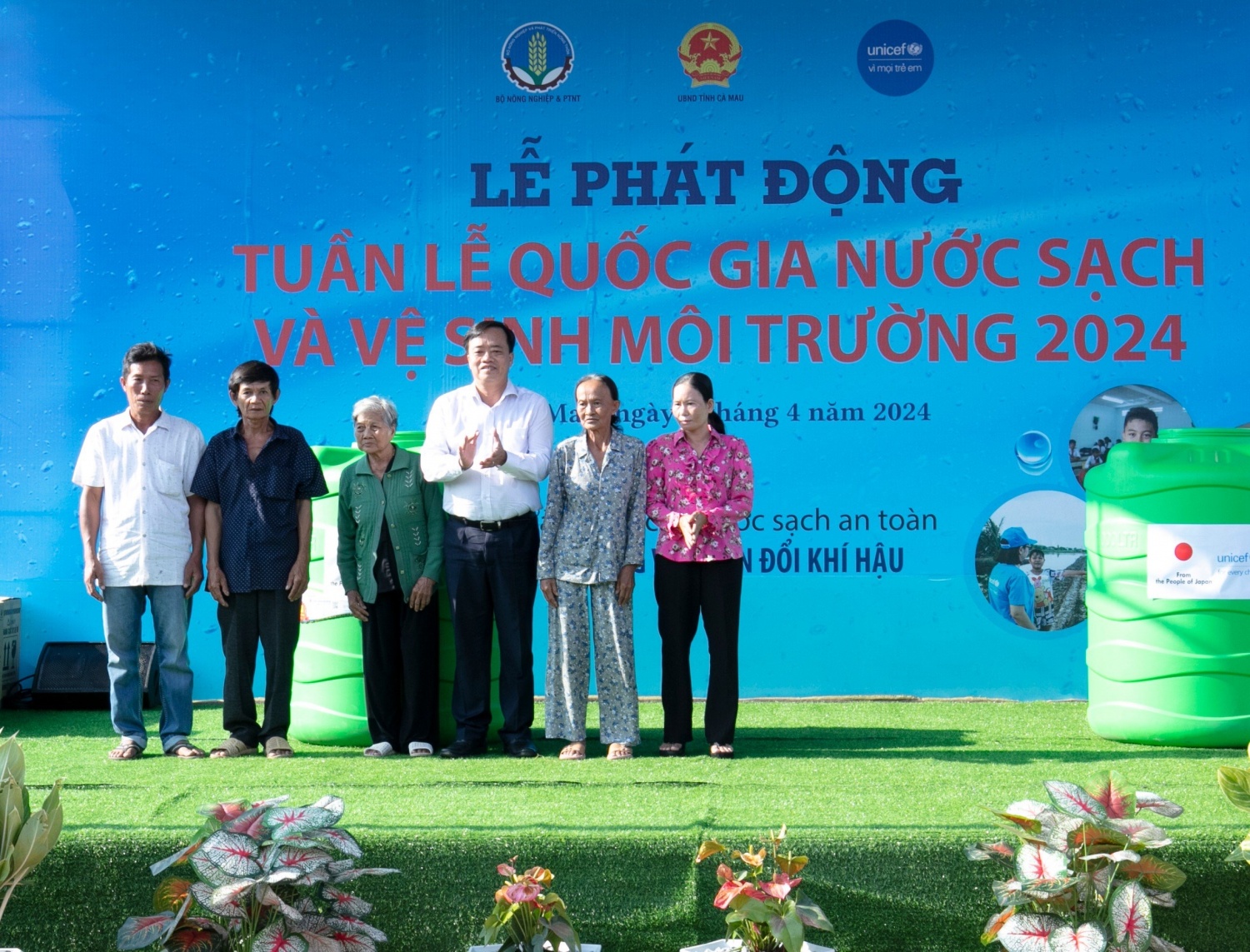 Phân bón Cà Mau hết lòng vì bà con nông dân vùng hạn mặn Phân bón Cà Mau hết lòng vì bà con nông dân vùng hạn mặn