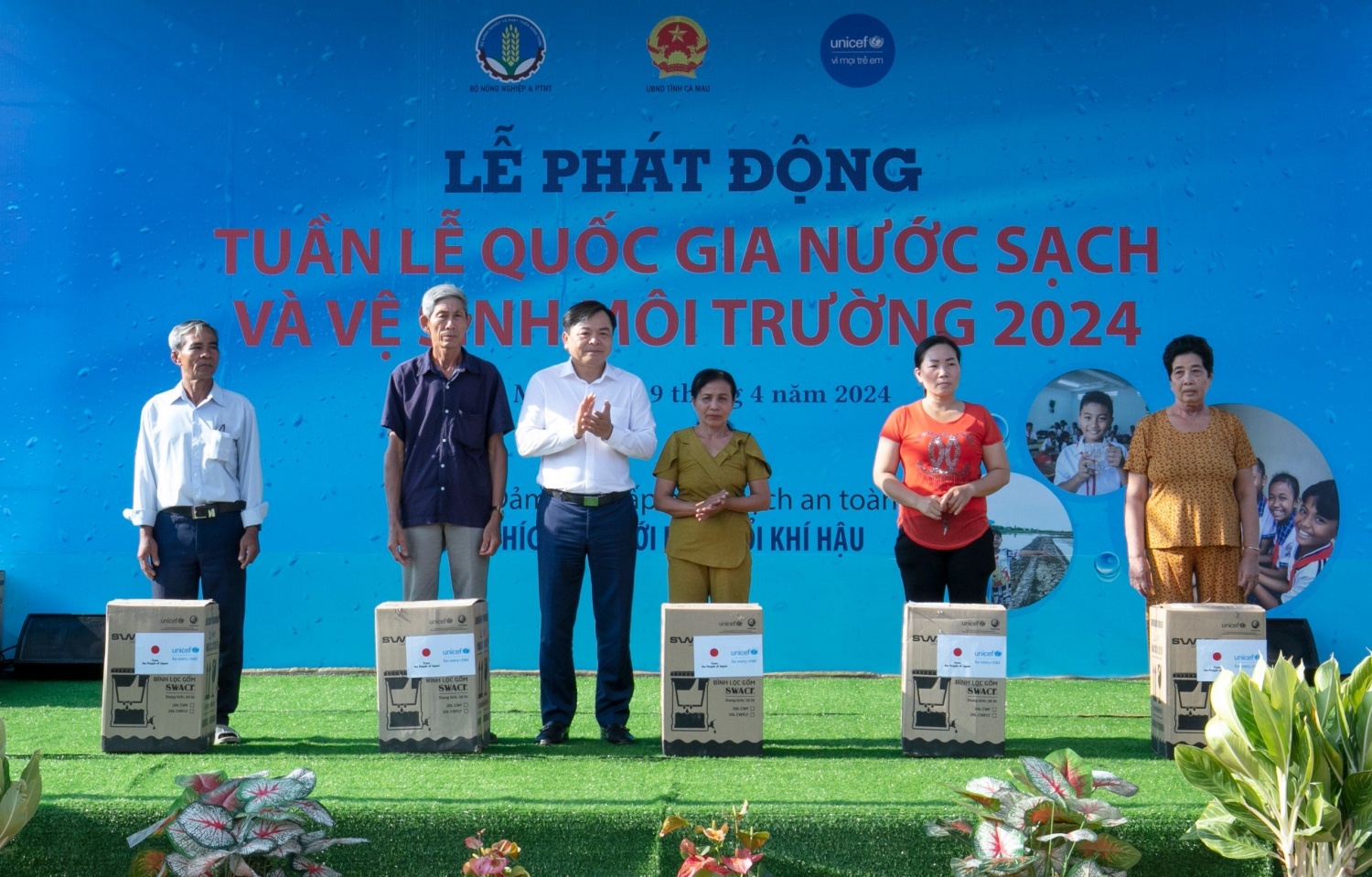 Phân bón Cà Mau hết lòng vì bà con nông dân vùng hạn mặn Phân bón Cà Mau hết lòng vì bà con nông dân vùng hạn mặn