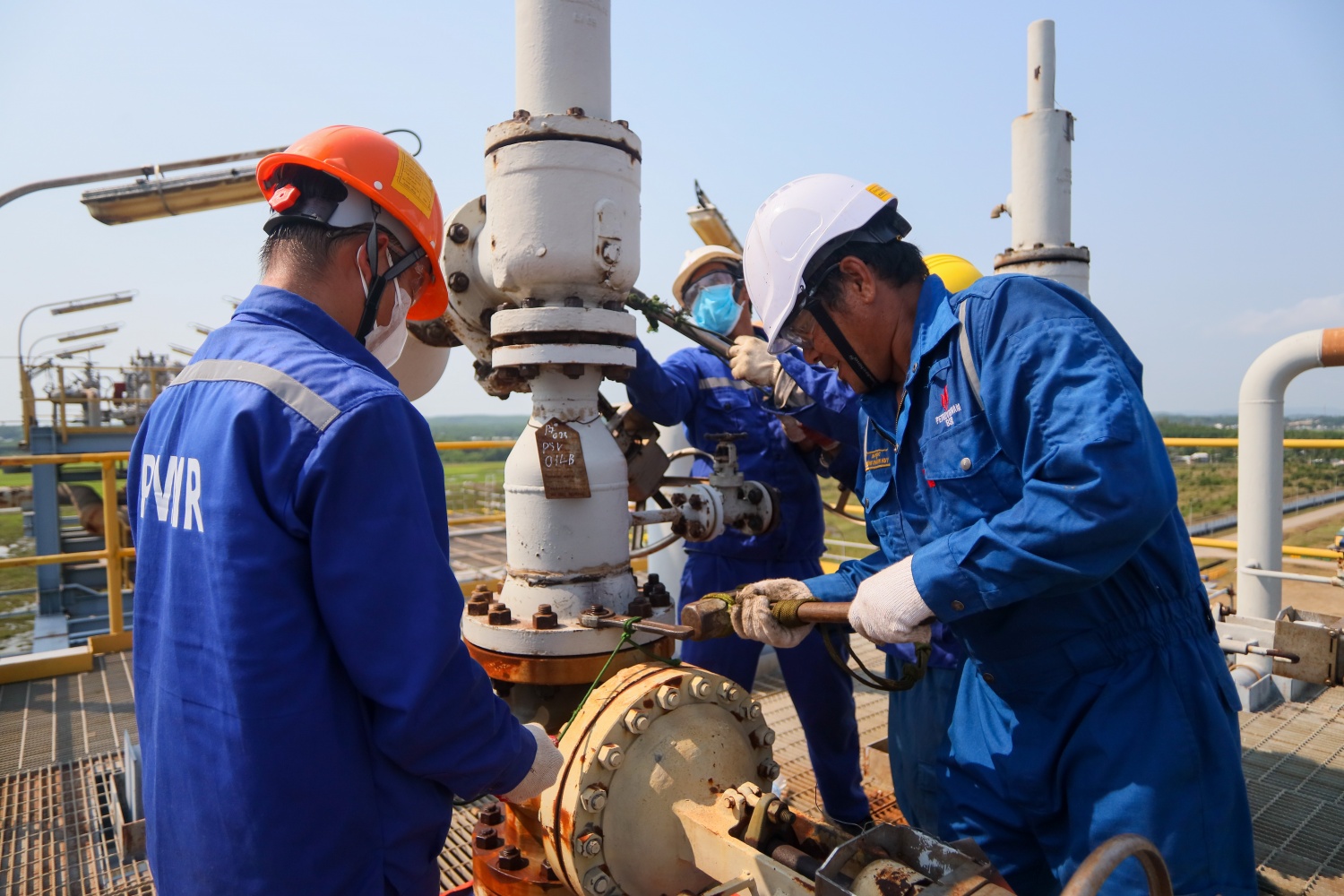 Hoàn thành bảo dưỡng hơn 1.000 van trong kỳ BDTT lần 5 NMLD Dung Quất Hoàn thành bảo dưỡng hơn 1.000 van trong kỳ BDTT lần 5 NMLD Dung Quất