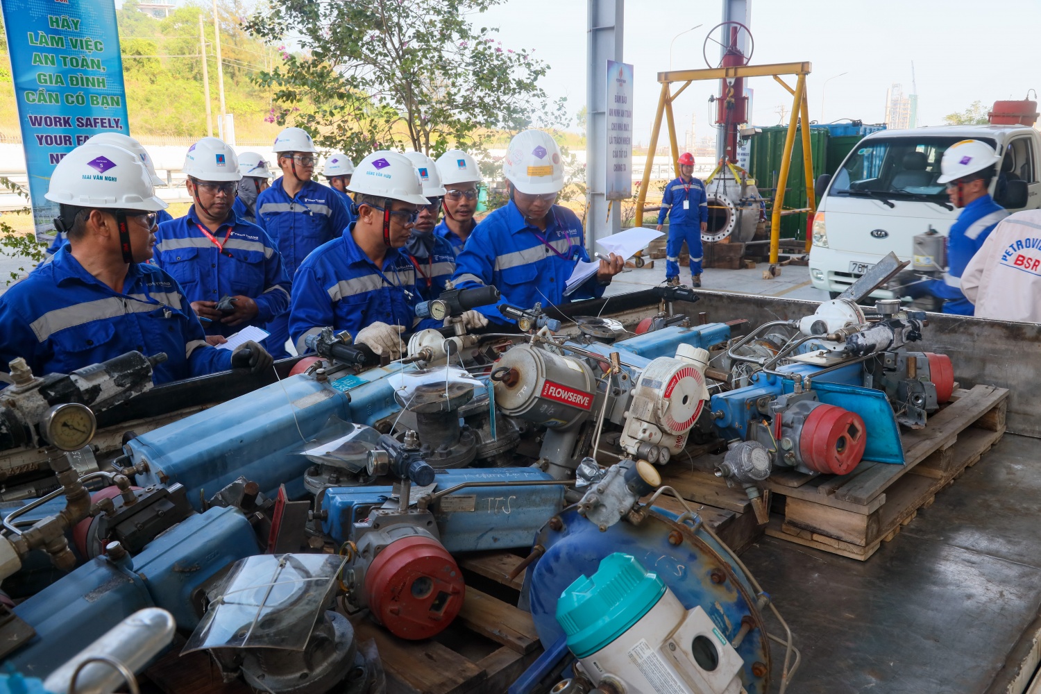 Hoàn thành bảo dưỡng hơn 1.000 van trong kỳ BDTT lần 5 NMLD Dung Quất Hoàn thành bảo dưỡng hơn 1.000 van trong kỳ BDTT lần 5 NMLD Dung Quất