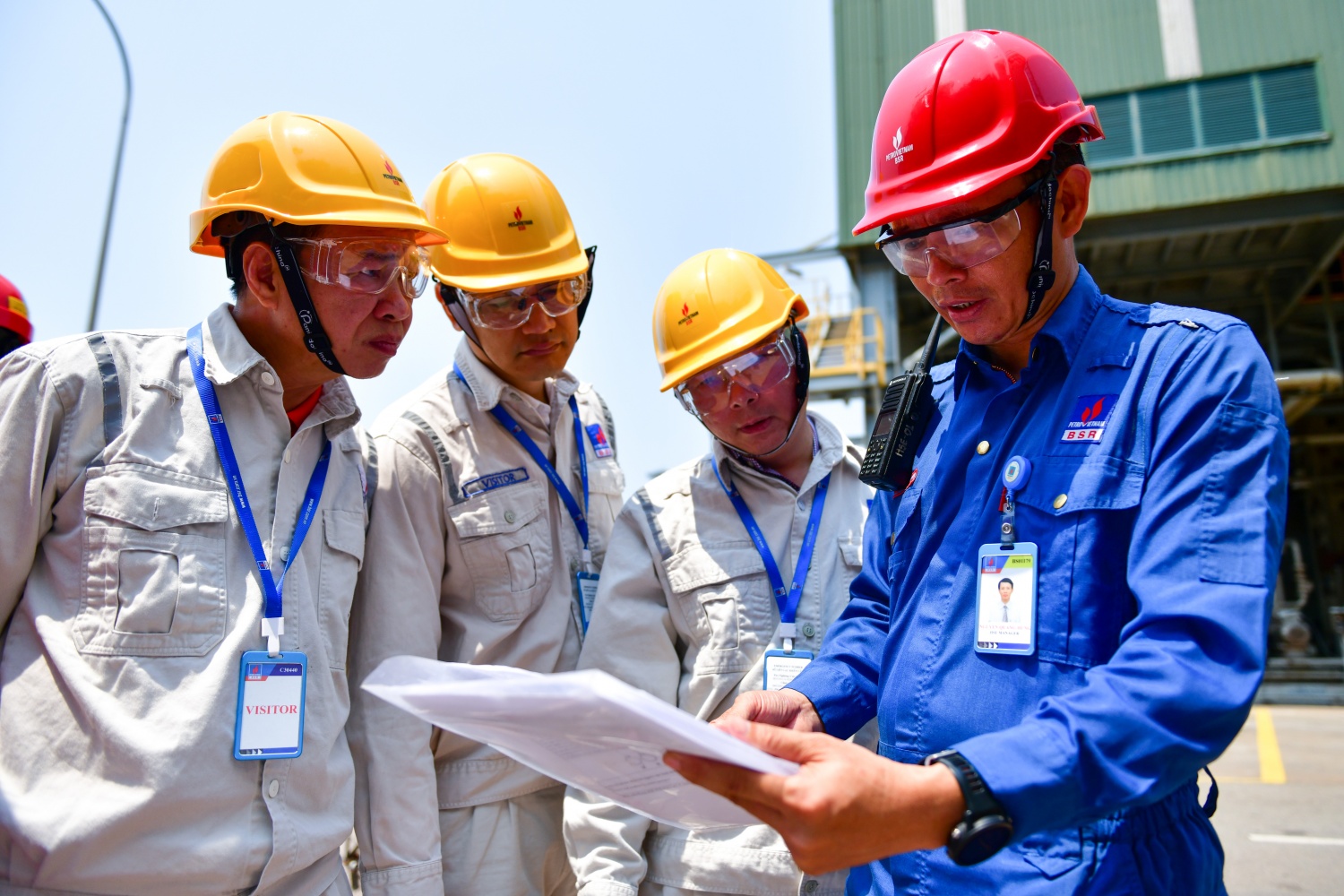 Đoàn kiểm tra ATSKMT của Petrovietnam làm việc tại BSR”