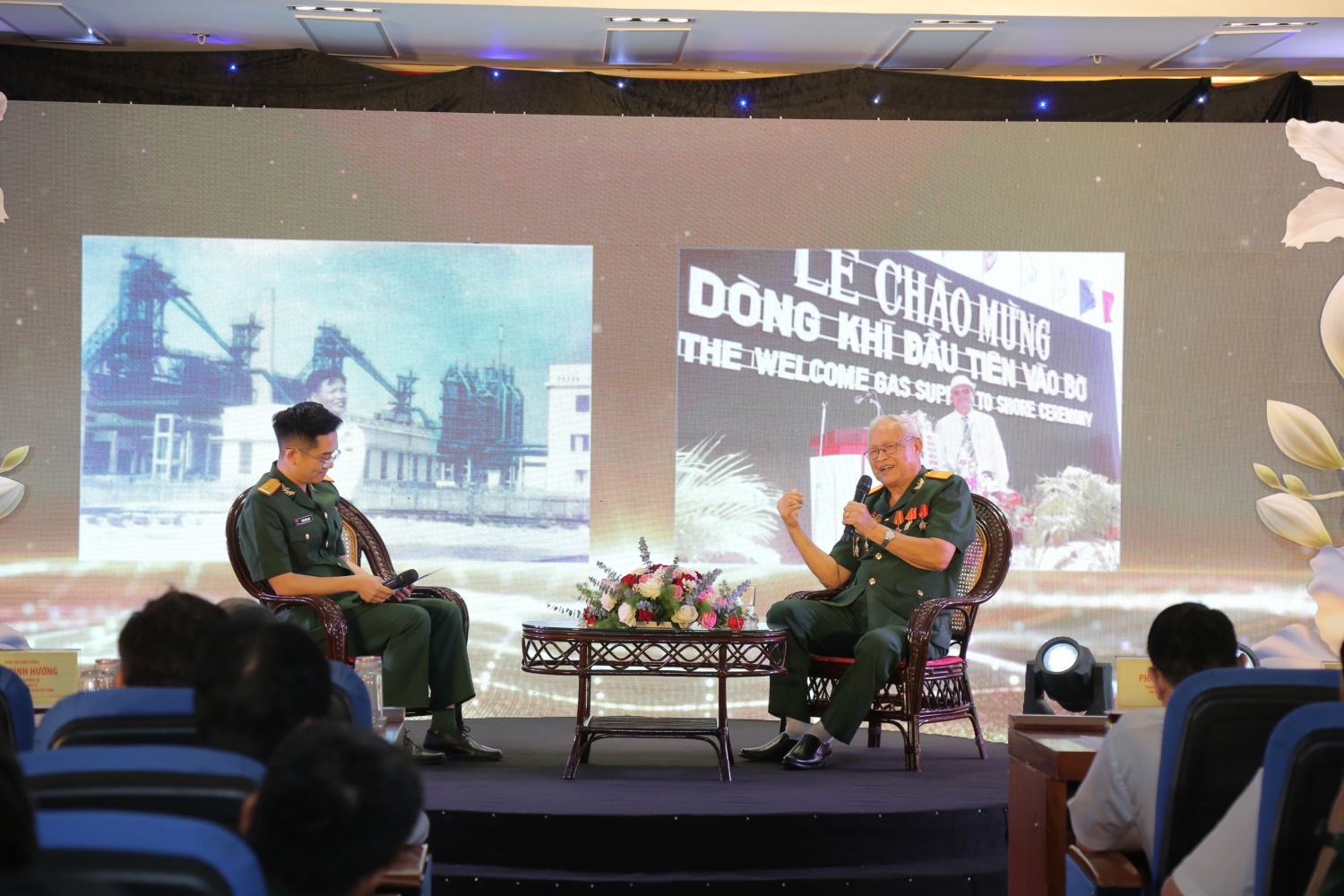 Hội CCB Tập đoàn tổ chức Tọa đàm: “Tiếp lửa truyền thống, cống hiến tương lai” Hội CCB Tập đoàn tổ chức Tọa đàm: “Tiếp lửa truyền thống, cống hiến tương lai”