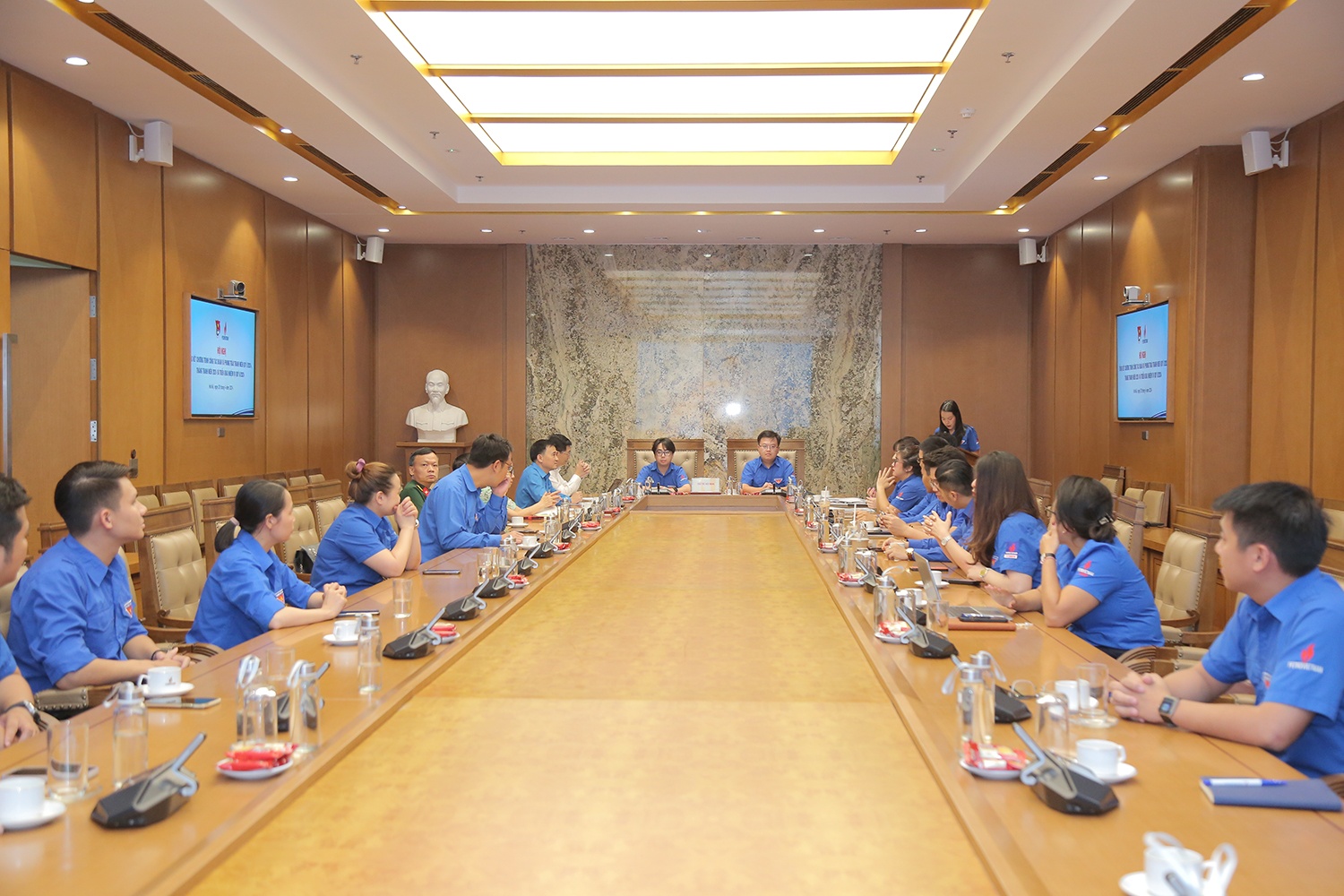 Đoàn Thanh niên Tập đoàn hoàn thành vượt mức các nhóm chỉ tiêu trong Tháng Thanh niên 2024 Đoàn Thanh niên Tập đoàn hoàn thành vượt mức các nhóm chỉ tiêu trong Tháng Thanh niên 2024