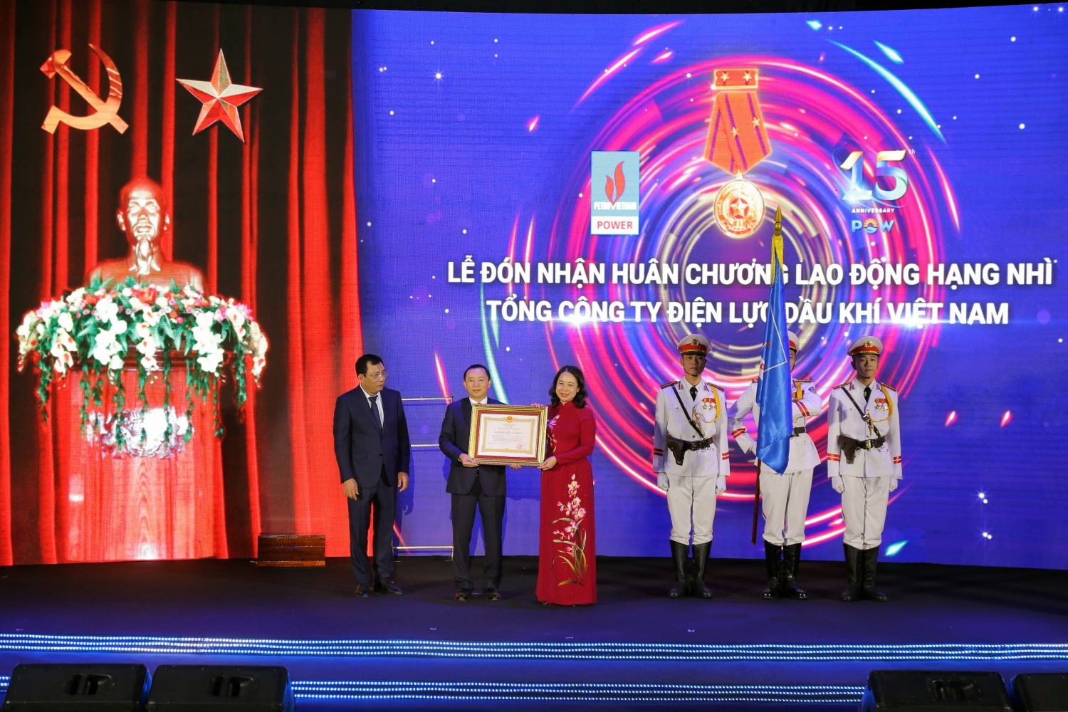 Thừa ủy quyền của Chủ tịch nước, Phó Chủ tịch nước Võ Thị Ánh Xuân trao Huân chương Lao động Hạng Nhì cho PV Power Thừa ủy quyền của Chủ tịch nước, Phó Chủ tịch nước Võ Thị Ánh Xuân trao Huân chương Lao động Hạng Nhì cho PV Power