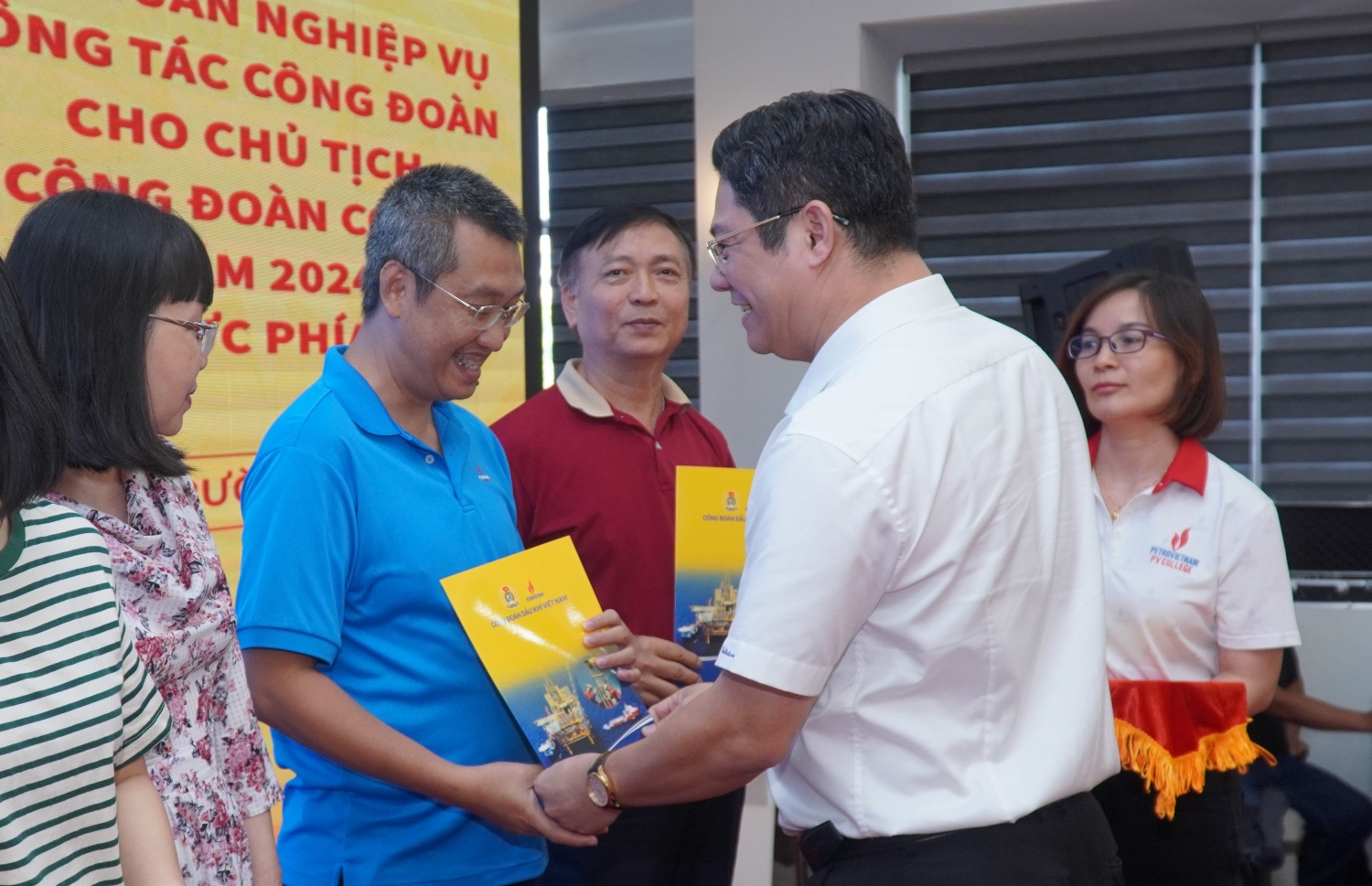 CĐ DKVN Tổng kết Hội nghị tập huấn nghiệp vụ cho chủ tịch công đoàn cơ sở năm 2024 khu vực phía Nam CĐ DKVN tổng kết Hội nghị tập huấn nghiệp vụ cho chủ tịch công đoàn cơ sở năm 2024 khu vực phía Nam