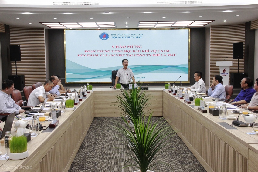 Hội Dầu khí Việt Nam làm việc với Hội Dầu khí Cà Mau và PVCFC Hội Dầu khí Việt Nam làm việc với Hội Dầu khí Cà Mau và PVCFC