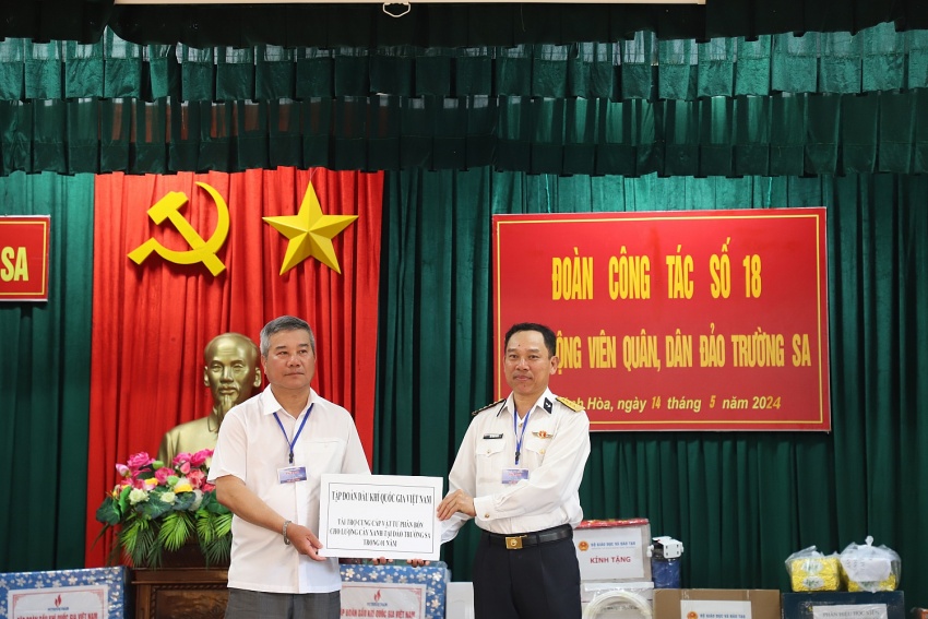 Tập đoàn Dầu khí Việt Nam thăm, động viên cán bộ chiến sĩ, người dân tại huyện đảo Trường Sa và Nhà giàn DK1/9 – Ba Kè Petrovietnam thăm, động viên cán bộ chiến sĩ, người dân tại huyện đảo Trường Sa và Nhà giàn DK1/9 – Ba Kè