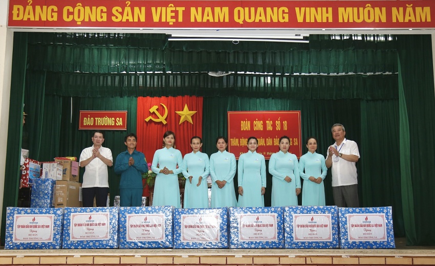 Tập đoàn Dầu khí Việt Nam thăm, động viên cán bộ chiến sĩ, người dân tại huyện đảo Trường Sa và Nhà giàn DK1/9 – Ba Kè Petrovietnam thăm, động viên cán bộ chiến sĩ, người dân tại huyện đảo Trường Sa và Nhà giàn DK1/9 – Ba Kè
