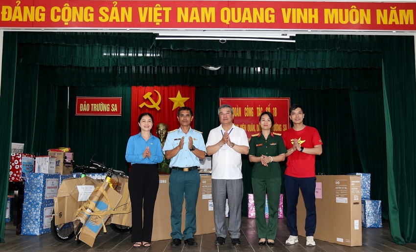 Tập đoàn Dầu khí Việt Nam thăm, động viên cán bộ chiến sĩ, người dân tại huyện đảo Trường Sa và Nhà giàn DK1/9 – Ba Kè Petrovietnam thăm, động viên cán bộ chiến sĩ, người dân tại huyện đảo Trường Sa và Nhà giàn DK1/9 – Ba Kè
