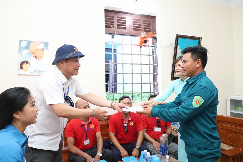 Tập đoàn Dầu khí Việt Nam thăm, động viên cán bộ chiến sĩ, người dân tại huyện đảo Trường Sa và Nhà giàn DK1/9 – Ba Kè Petrovietnam thăm, động viên cán bộ chiến sĩ, người dân tại huyện đảo Trường Sa và Nhà giàn DK1/9 – Ba Kè