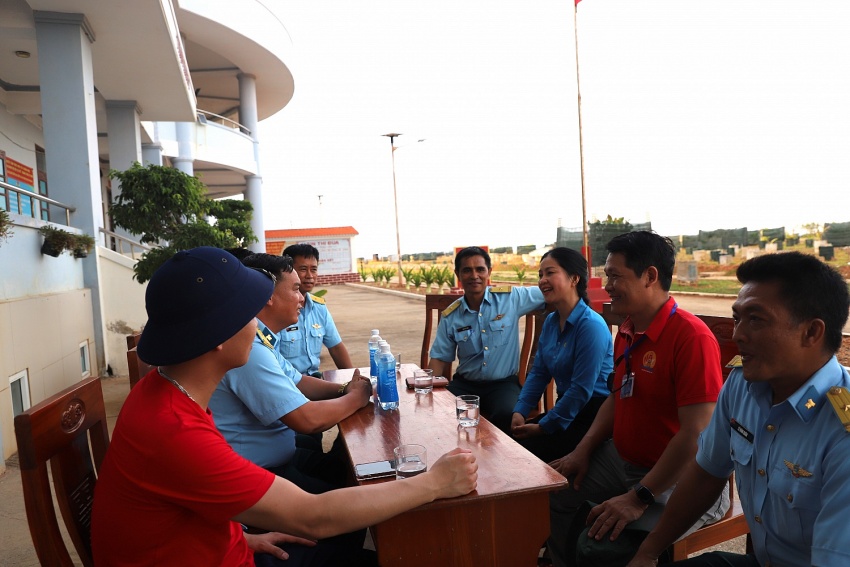 Tập đoàn Dầu khí Việt Nam thăm, động viên cán bộ chiến sĩ, người dân tại huyện đảo Trường Sa và Nhà giàn DK1/9 – Ba Kè Petrovietnam thăm, động viên cán bộ chiến sĩ, người dân tại huyện đảo Trường Sa và Nhà giàn DK1/9 – Ba Kè