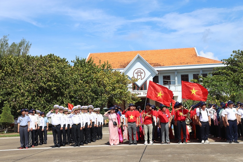 Tập đoàn Dầu khí Việt Nam thăm, động viên cán bộ chiến sĩ, người dân tại huyện đảo Trường Sa và Nhà giàn DK1/9 – Ba Kè Petrovietnam thăm, động viên cán bộ chiến sĩ, người dân tại huyện đảo Trường Sa và Nhà giàn DK1/9 – Ba Kè