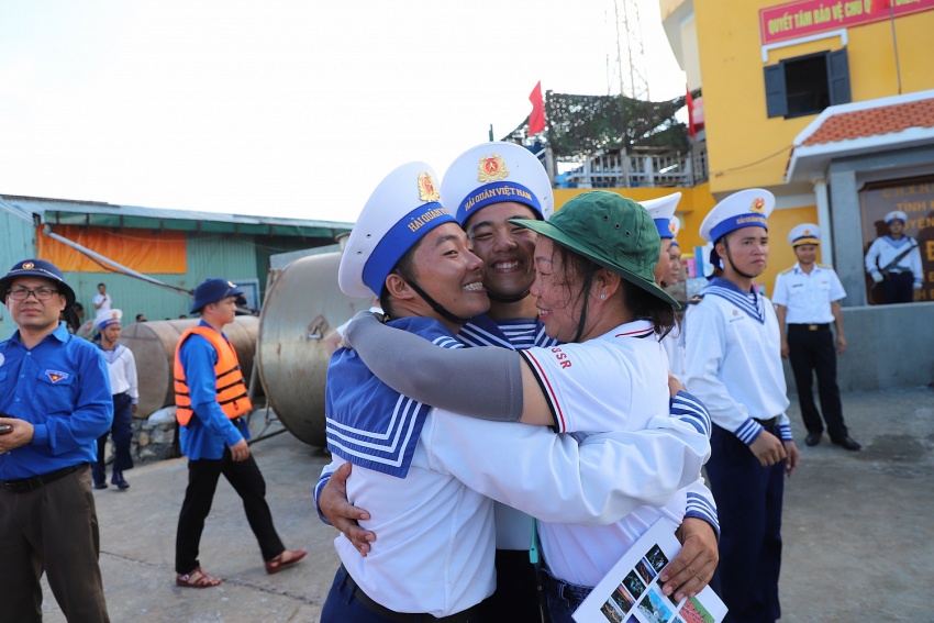 Tập đoàn Dầu khí Việt Nam thăm, động viên cán bộ chiến sĩ, người dân tại huyện đảo Trường Sa và Nhà giàn DK1/9 – Ba Kè Petrovietnam thăm, động viên cán bộ chiến sĩ, người dân tại huyện đảo Trường Sa và Nhà giàn DK1/9 – Ba Kè