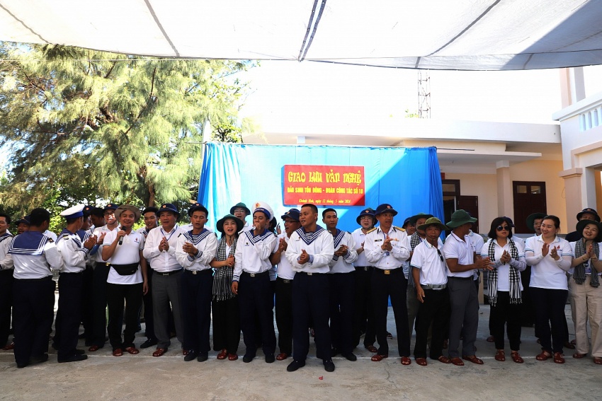 Tập đoàn Dầu khí Việt Nam thăm, động viên cán bộ chiến sĩ, người dân tại huyện đảo Trường Sa và Nhà giàn DK1/9 – Ba Kè Petrovietnam thăm, động viên cán bộ chiến sĩ, người dân tại huyện đảo Trường Sa và Nhà giàn DK1/9 – Ba Kè