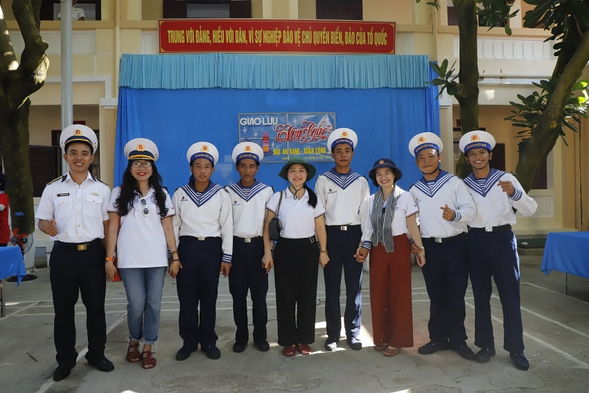 Petrovietnam thăm, động viên cán bộ chiến sĩ, người dân tại huyện đảo Trường Sa và Nhà giàn DK1/9 – Ba Kè Petrovietnam thăm, động viên cán bộ chiến sĩ, người dân tại huyện đảo Trường Sa và Nhà giàn DK1/9 – Ba Kè