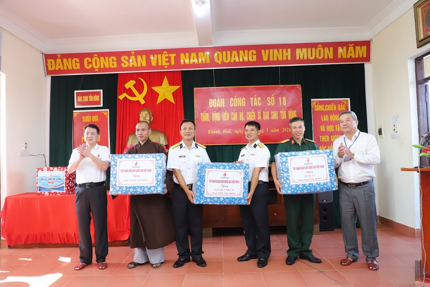 Tập đoàn Dầu khí Việt Nam thăm, động viên cán bộ chiến sĩ, người dân tại huyện đảo Trường Sa và Nhà giàn DK1/9 – Ba Kè Petrovietnam thăm, động viên cán bộ chiến sĩ, người dân tại huyện đảo Trường Sa và Nhà giàn DK1/9 – Ba Kè