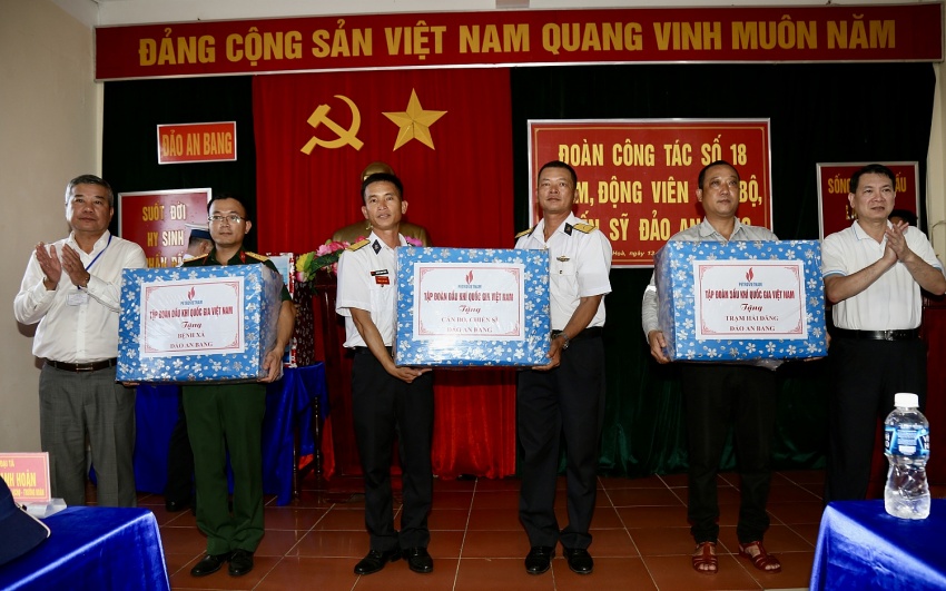 Tập đoàn Dầu khí Việt Nam thăm, động viên cán bộ chiến sĩ, người dân tại huyện đảo Trường Sa và Nhà giàn DK1/9 – Ba Kè Petrovietnam thăm, động viên cán bộ chiến sĩ, người dân tại huyện đảo Trường Sa và Nhà giàn DK1/9 – Ba Kè