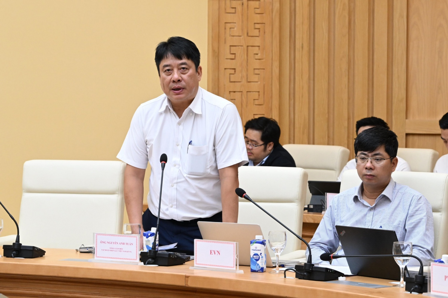 Bộ trưởng Nguyễn Hồng Diên họp với các địa phương, chủ đầu tư về dự án điện khí Bộ trưởng Nguyễn Hồng Diên: Tháo gỡ khó khăn, bảo đảm tiến độ các dự án điện khí