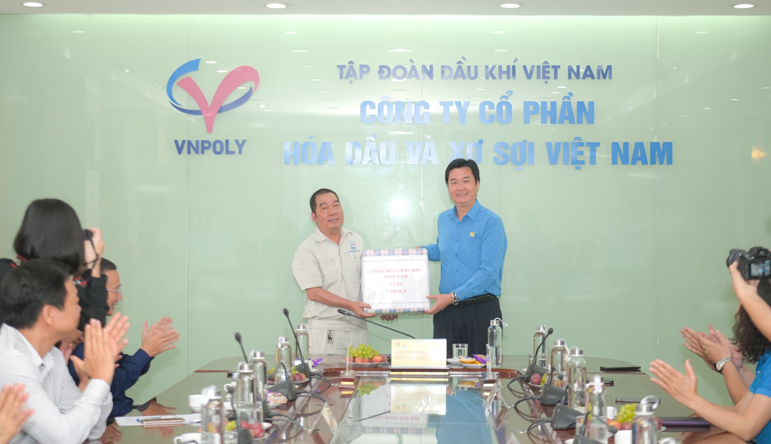 Lãnh đạo Tổng Liên đoàn Lao động Việt Nam và Công đoàn Dầu khí Việt Nam thăm, tặng quà người lao động có hoàn cảnh khó khăn Lãnh đạo Tổng Liên đoàn Lao động Việt Nam và Công đoàn Dầu khí Việt Nam thăm, tặng quà người lao động có hoàn cảnh khó khăn