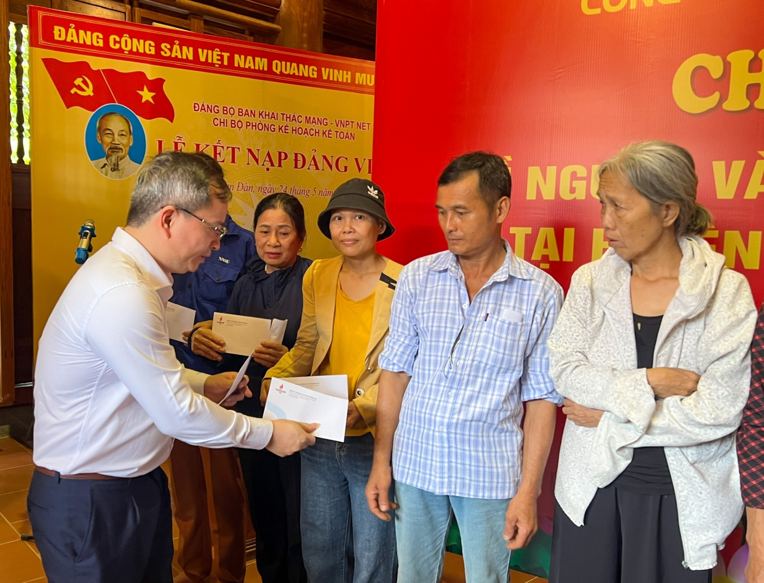 BSR tổ chức về nguồn và thực hiện an sinh xã tại quê hương Chủ tịch Hồ Chí Minh BSR tổ chức về nguồn và thực hiện an sinh xã tại quê hương Chủ tịch Hồ Chí Minh