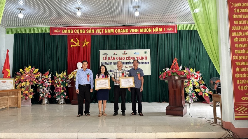Khánh thành cầu, đường dân sinh tại Hà Giang do BIENDONG POC tài trợ Khánh thành cầu, đường dân sinh tại Hà Giang do BIENDONG POC tài trợ