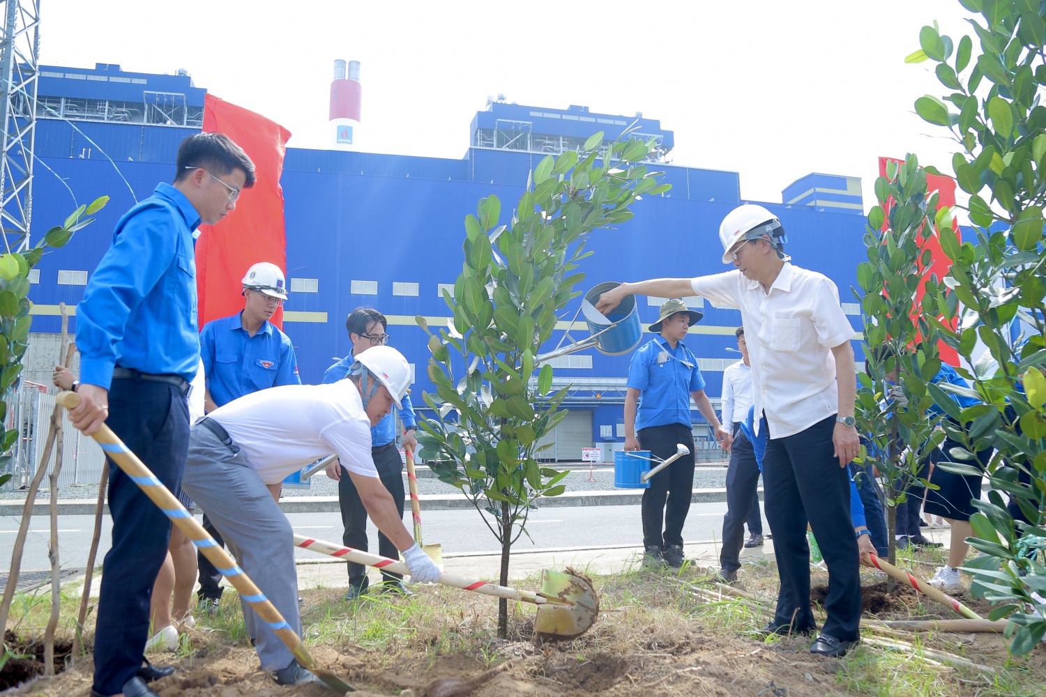 Tuổi trẻ Dầu khí trồng cây phủ xanh Nhà máy Nhiệt điện Sông Hậu 1 Tuổi trẻ Dầu khí trồng cây phủ xanh Nhà máy Nhiệt điện Sông Hậu 1