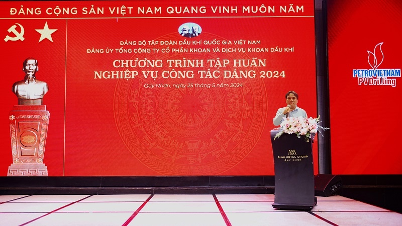 Đồng chí Nguyễn Xuân Cường - Ủy viên BCH Đảng bộ Tập đoàn Dầu khí Quốc gia Việt Nam, Bí thư Đảng ủy, Tổng giám đốc PV Drilling phát biểu tại chương trình tập huấn. Đồng chí Nguyễn Xuân Cường - Ủy viên BCH Đảng bộ Tập đoàn Dầu khí Quốc gia Việt Nam, Bí thư Đảng ủy, Tổng giám đốc PV Drilling phát biểu tại chương trình tập huấn.